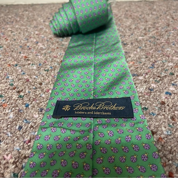 Brooks Brothers Men’s Neck Tie Green 100% Silk Made In USA Lady Bugs AOP Spring - Picture 5 of 6